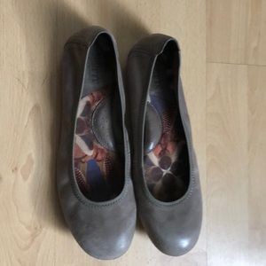 Born grey ballerina flats
